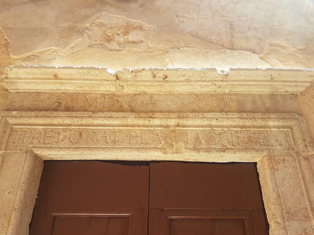 Twins' Historical Apartment Треви Экстерьер фото